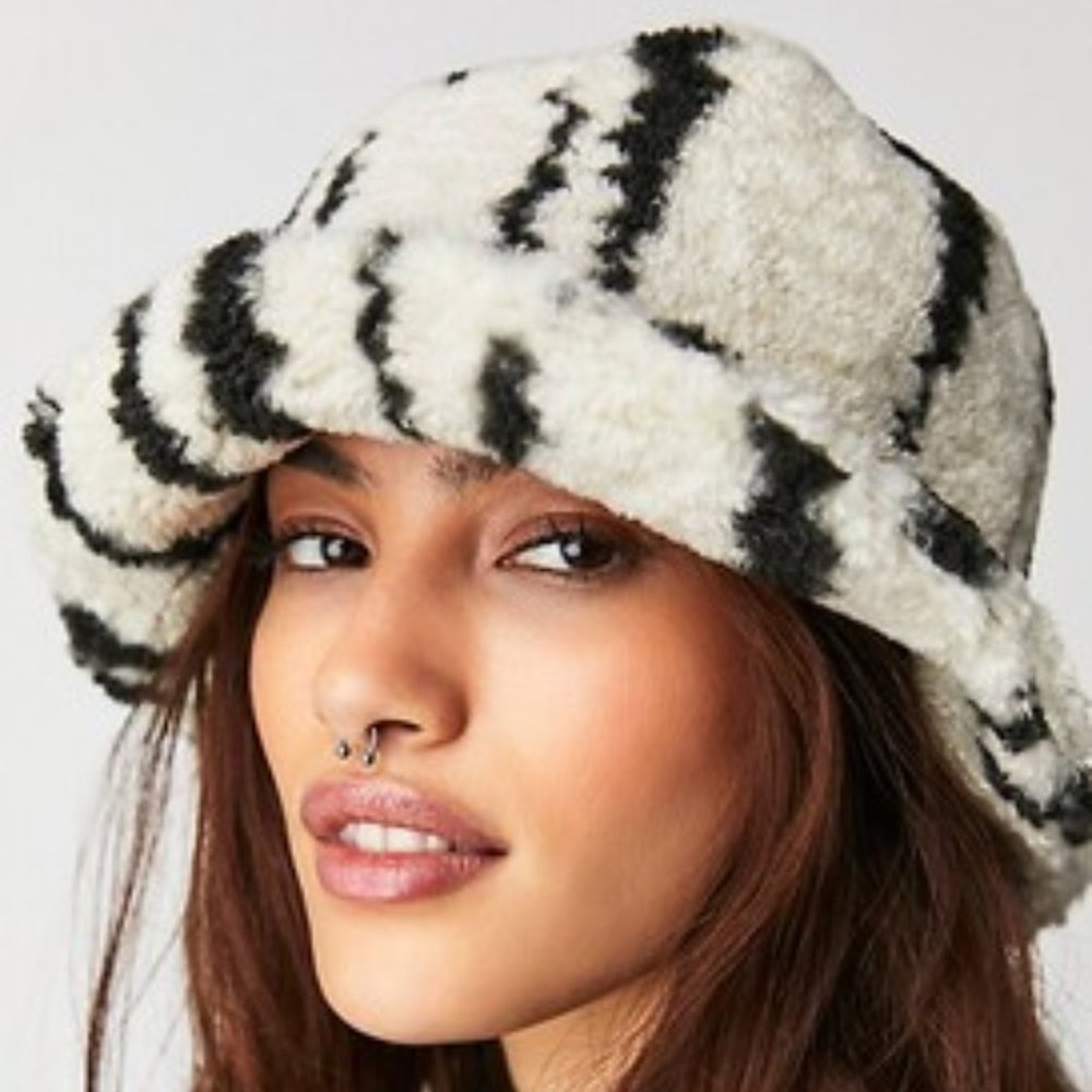 NWOT Free People Shaggy Sherpa Bucket Hat